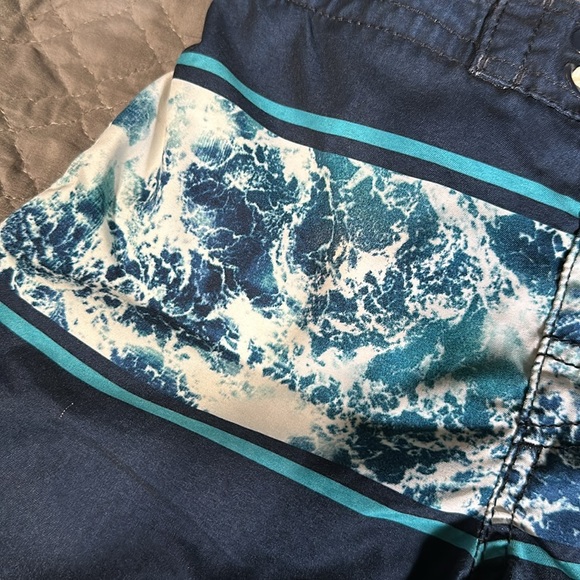 OLD NAVY KID BOY NAVY BLUE SWIMMING TRUNKS - SWIM TRUNKS - Picture 3 of 5